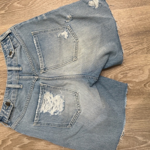 SER.O.YA Light Blue Distressed Jean Shorts - Picture 3 of 5